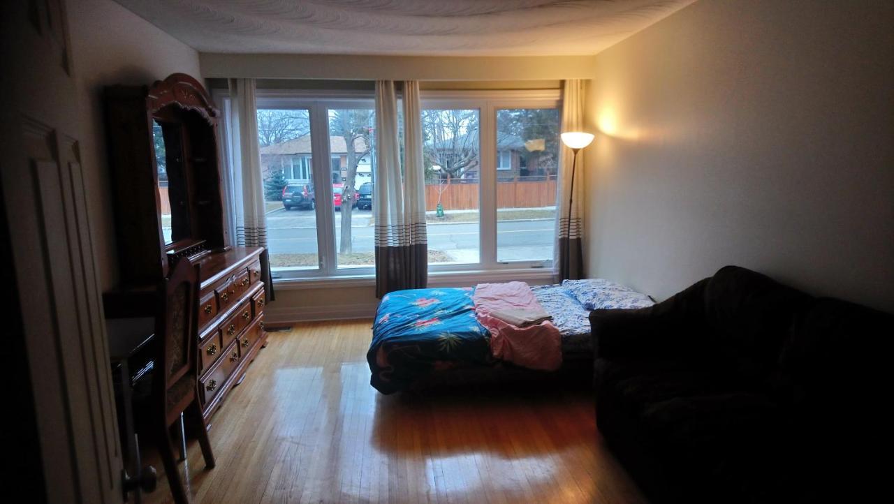 Private Rooms 5 Min Finch West Subway - York University Toronto Exteriör bild