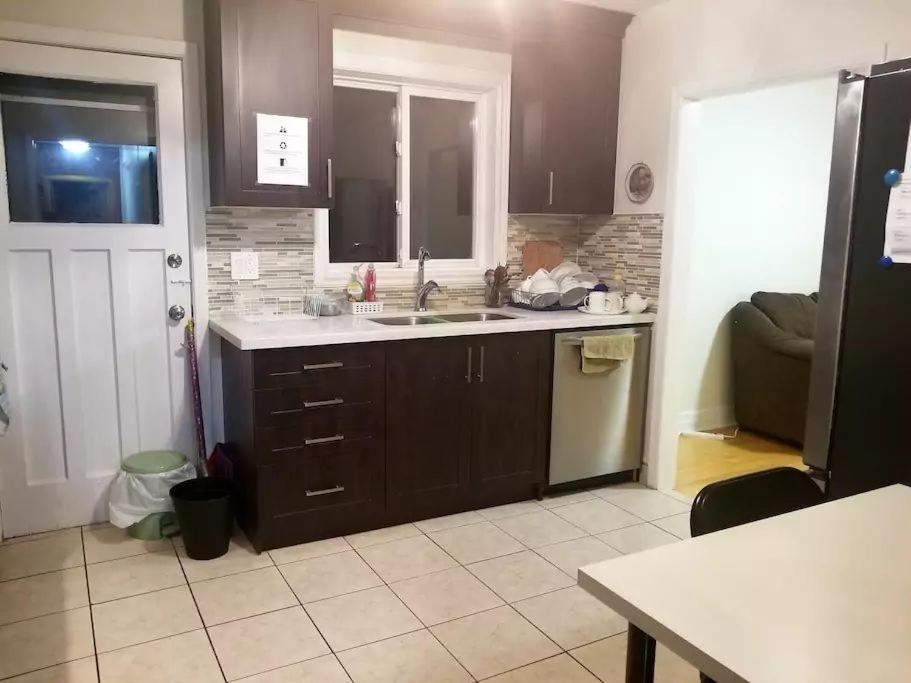 Private Rooms 5 Min Finch West Subway - York University Toronto Exteriör bild