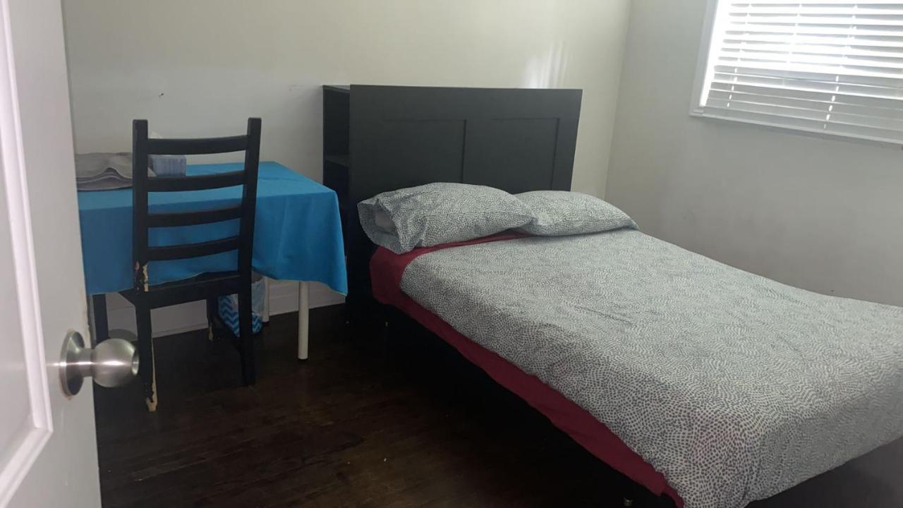 Private Rooms 5 Min Finch West Subway - York University Toronto Exteriör bild